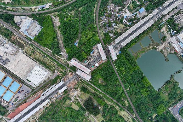 總重7.6萬噸！4座高速公路橋梁同步完成轉(zhuǎn)體