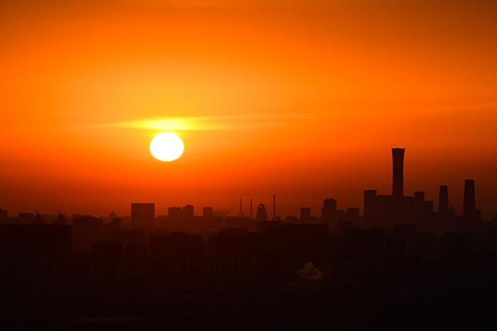 新年日出來啦！迎接2025年的第一縷陽光