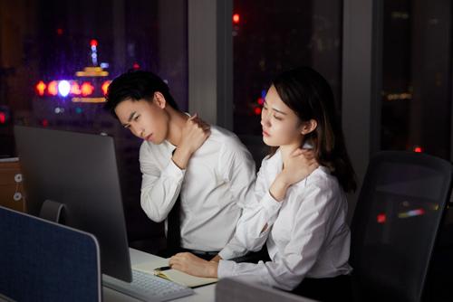 久坐傷身！中醫(yī)教你三組動作緩解肩頸疲勞